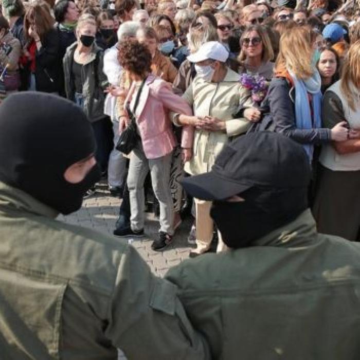 PROTESTE de amploare în Belarus. Mii de oameni au sfidat interdicțiile și au ieșit din nou în stradă