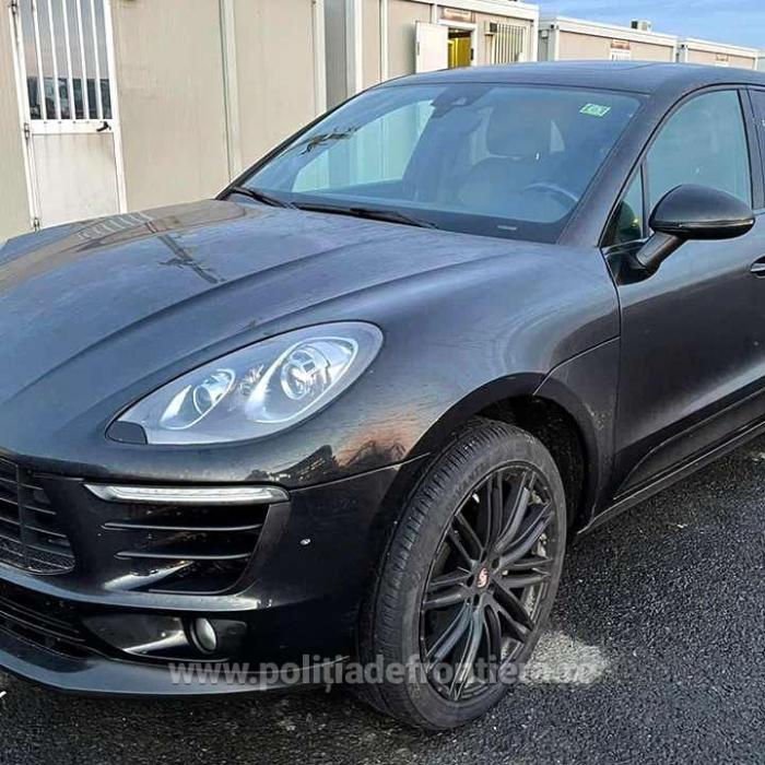 Italian prins la graniţa României cu un Porche furat din Germania