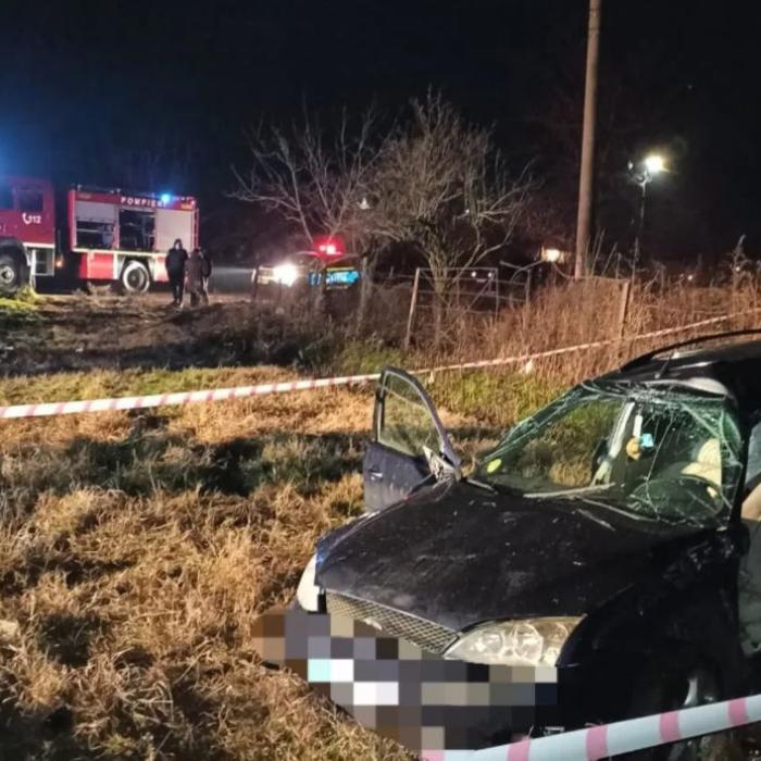 Tragedie în Teleorman: Doi români, morți după ce o mașină a fost lovită de un tren. Mecanicul era băut