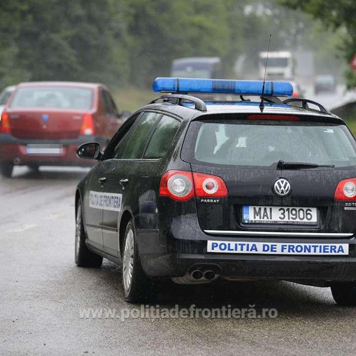Patru români nu au fost lăsați să iasă, ieri, din țară