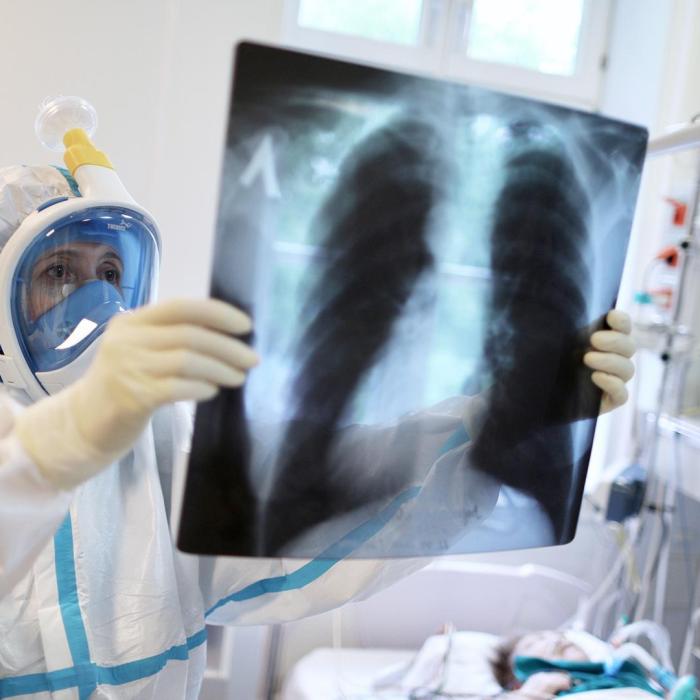 Bilanț COVID, 21 decembrie: 2.498 de cazuri noi și 87 DECESE. Număr INFIM de teste efectuate în România