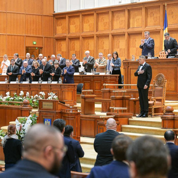 Parlamentul nou-ales se reuneşte azi, la convocarea preşedintelui Klaus Iohannis