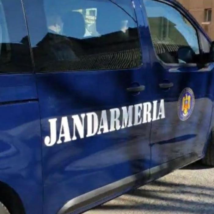 Român întors de la muncă din Austria, prins de jandarmi jucând la pariuri, în loc să stea în izolare, acasă