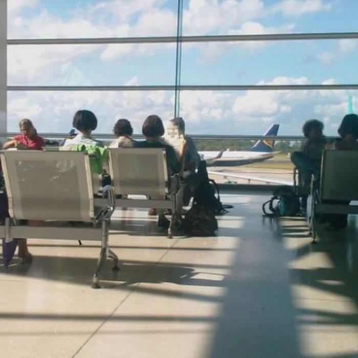 Revoltă pe Aeroport. Mai mulți pasageri au vrut plece spre Londra. O companie le-a vândut bilete pentru cursa interzisă