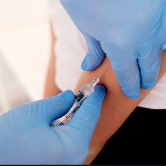 Românii care se vaccinează împotriva Covid pot raporta reacțiile adverse pe o platformă nou-creată