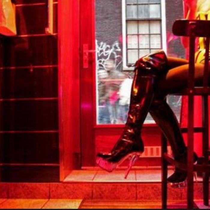 Un român și-a trimis soția sa se prostitueze, deși aveau o situație materială bună