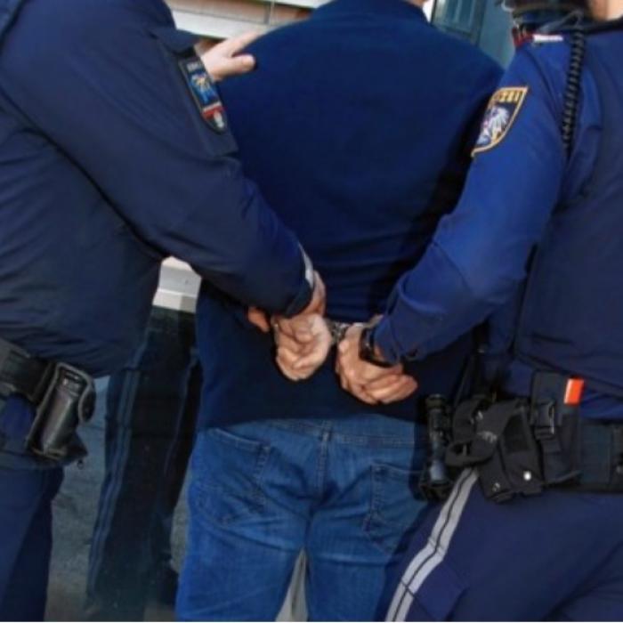 Austria. Ciclist român, urmărire ca în filme în ajunul Anului Nou: A scuipat polițiștii și a distrus un aparat etilo-test