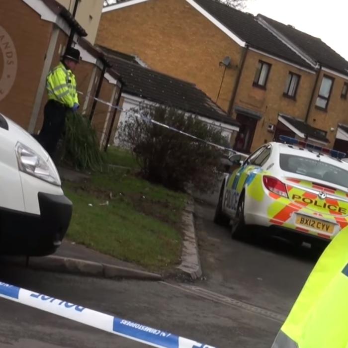 Marea Britanie. Băiat de 13 ani, înjunghiat mortal de cinci tineri