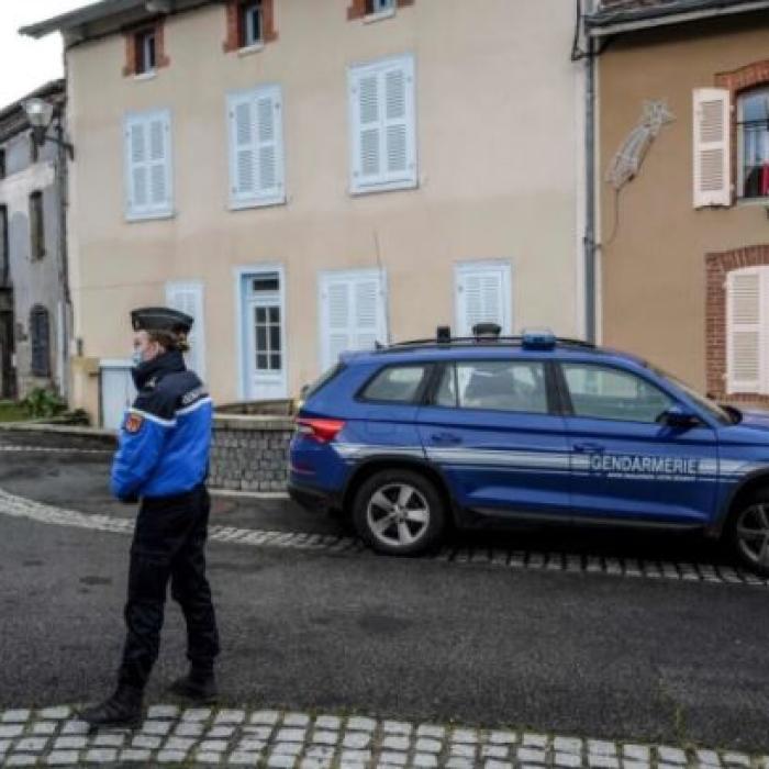Franţa: Alertă cu bombă într-un cimitir unde urma să ajungă Macron