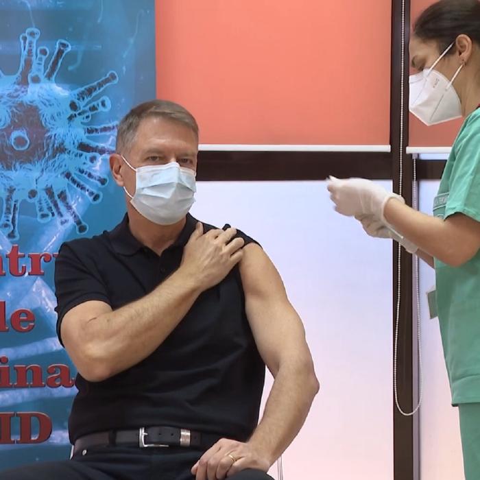 Forma fizică a lui Iohannis, val de reacții pe rețelele sociale: „Cu asemenea biceps nu înțeleg cum Dragnea îndrăznea sa va supere”