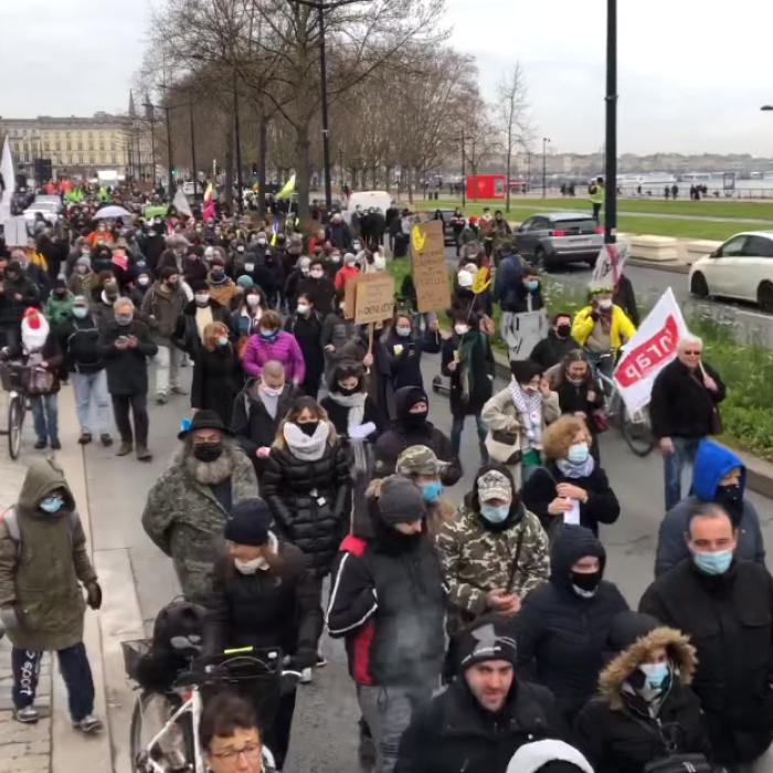 Franța. Noi PROTESTE împotriva proiectului de lege privind ''securitatea globală''. Mii de oameni în stradă la Paris şi în alte oraşe
