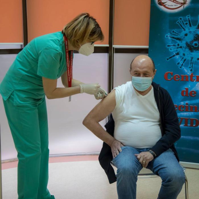 Traian Băsescu s-a vaccinat anti-COVID