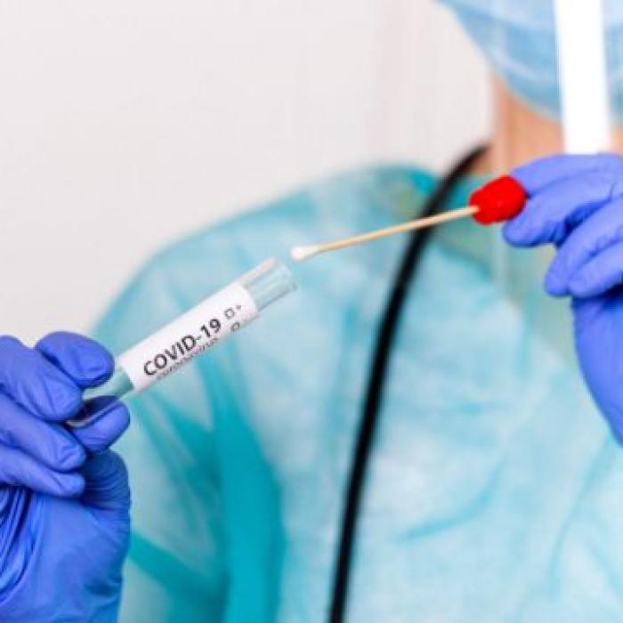 Românii care zboară spre Amsterdam trebuie să prezinte un test NEGATIV făcut cu MAXIM 4 ore înainte de îmbarcare