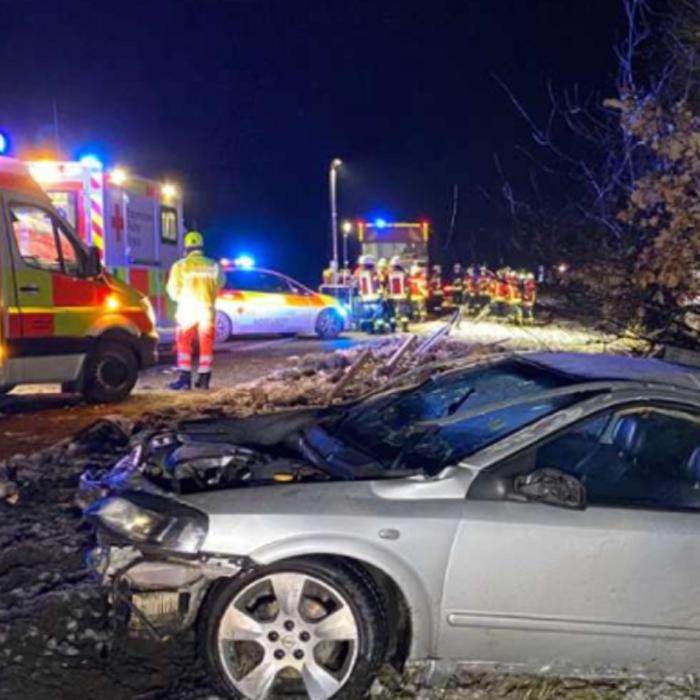 Germania. Mașină cu români, grav accident pe autostradă: Opriseră pentru o defecțiune când au fost spulberați de un TIR