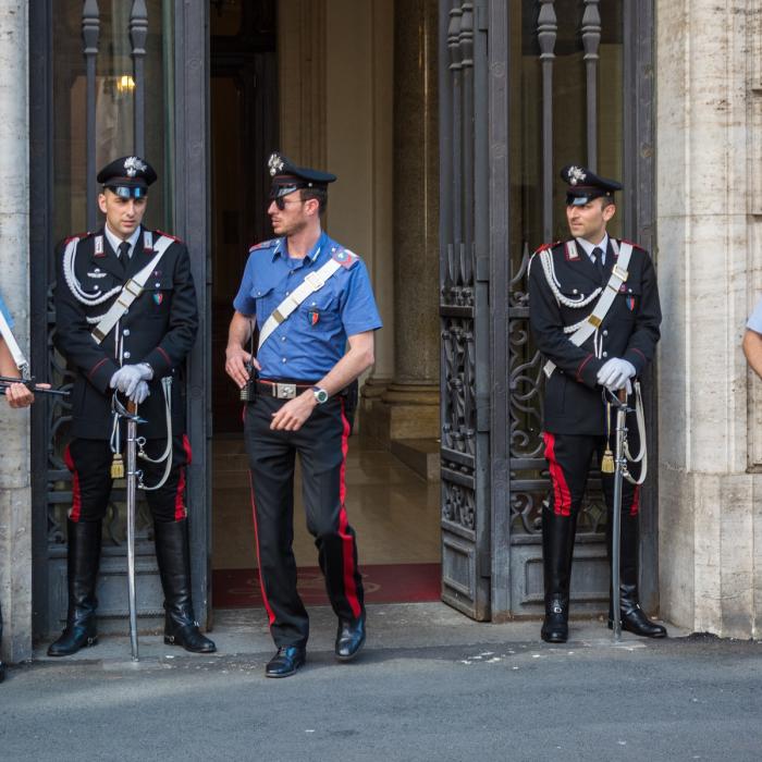 Italia. Un român căutat de 11 ani de carabinieri a intrat în secția de poliție și cum nimic nu s-ar fi întâmplat: "Bună ziua, mi-am pierdut cardul"