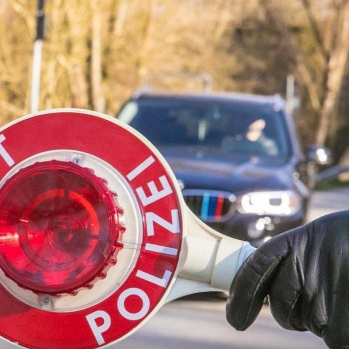 Germania. Șofer român ARESTAT, după ce a oprit TIR-ul pe mijlocul autostrăzii și a coborât în patru labe pe șosea