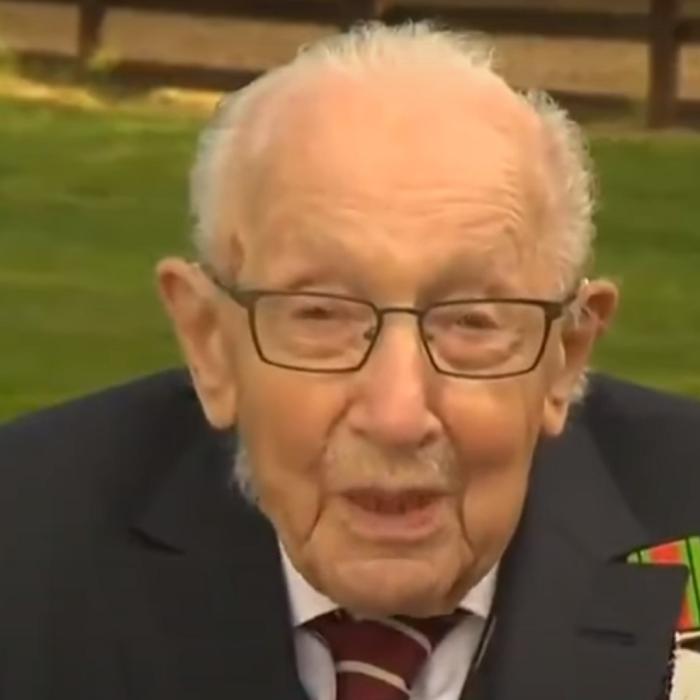Sir Tom Moore a murit. Veteranul de 100 de ani a strâns donații record pentru spitalele britanice. Se îmbolnăvise de COVID