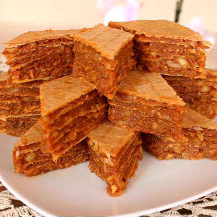 Prăjitura cu foi „Lica“: Desertul ușor și ieftin cu caramel delicios, „vedetă“ în caietul mamei