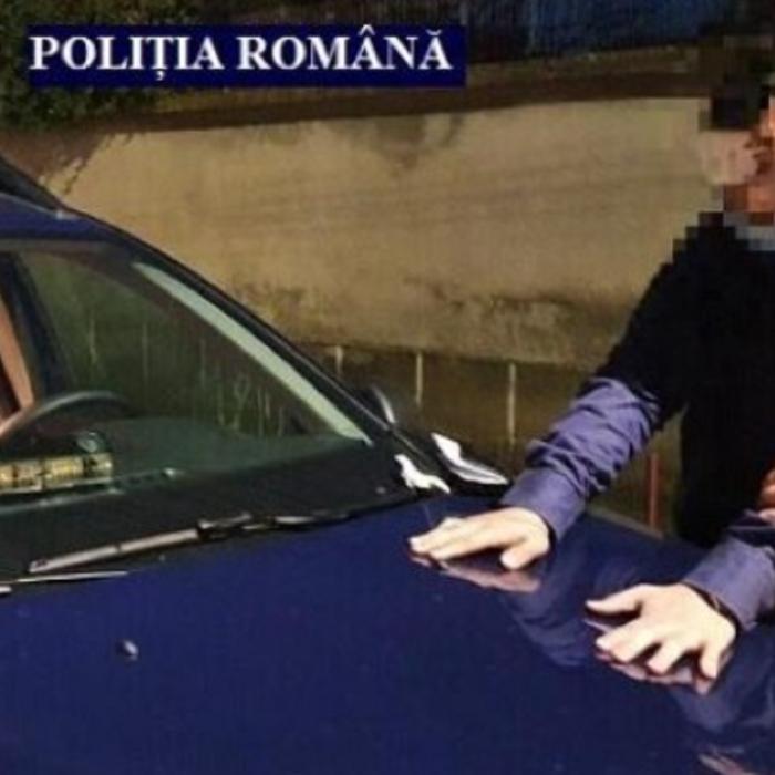 Polițist fals, prins în timp ce oprea mașini lângă Vama Nădlac. Ce le cerea șoferilor