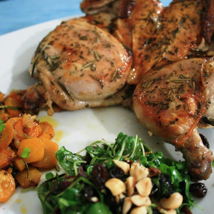 Pulpe crocante de pui cu usturoi şi rozmarin. Reţetă uşor de făcut şi foarte savuroasă