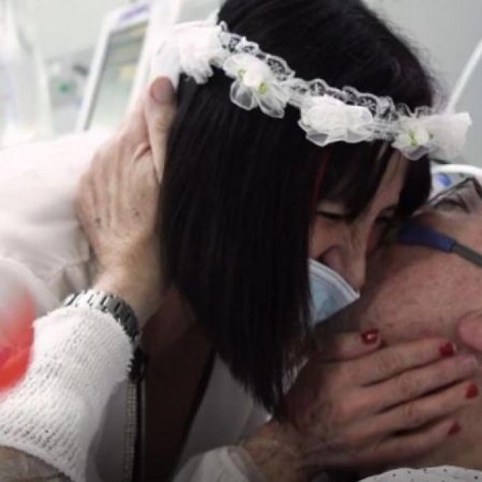 Spania. Doi pacienți s-au căsătorit într-un salon de spital. Slujba, oficiată prin telefon