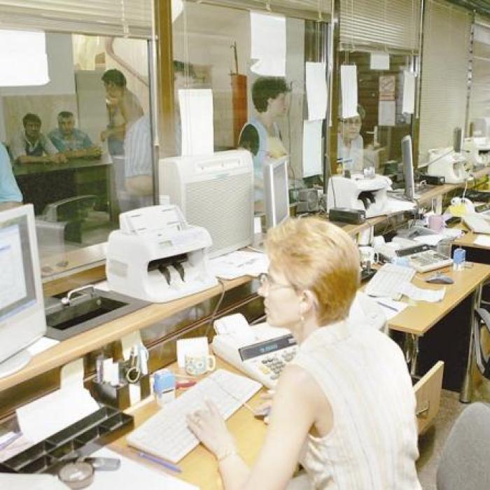 Doi funcționari ai unei primării din Olt au furat 350.000 lei din banii de taxe și impozite. Metoda era foarte simplă