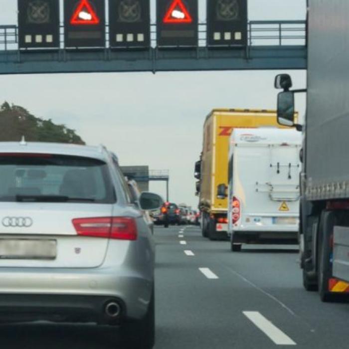 Germania. Șofer român, accident cu daune uriașe după ce a mers cu spatele pe autostradă. O minune a făcut să nu existe victime