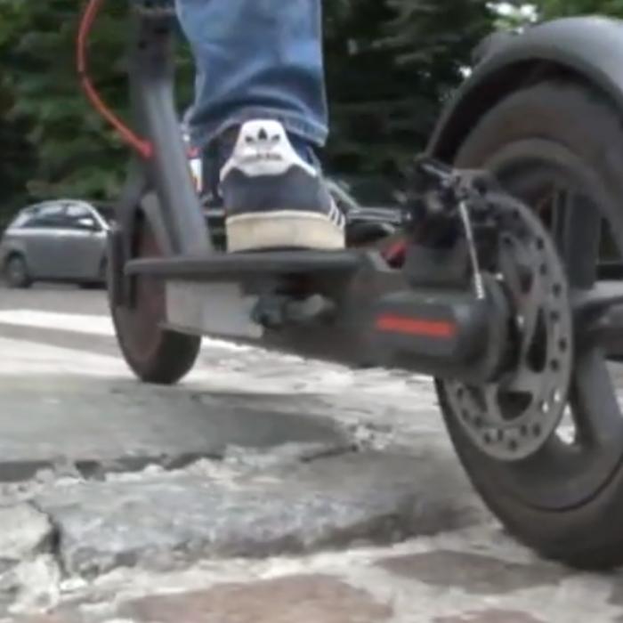 Escrocheria „scuterul“, cea mai nouă înșelătorie născocită de conaționalii noștri, în Italia: „Și-a dat numele unui cântăreț român“