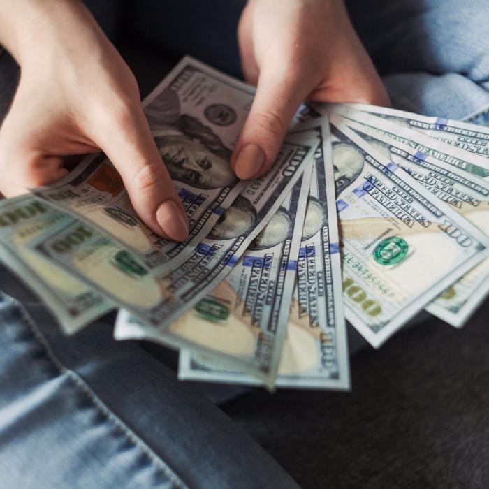 O româncă de 60 de ani, mai bogată cu 1,72 milioane de euro. Cum a reușit 