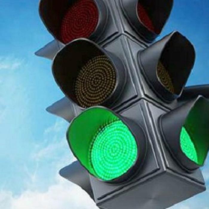 Ce a pățit un tânăr român, care a furat un semafor în Buzău