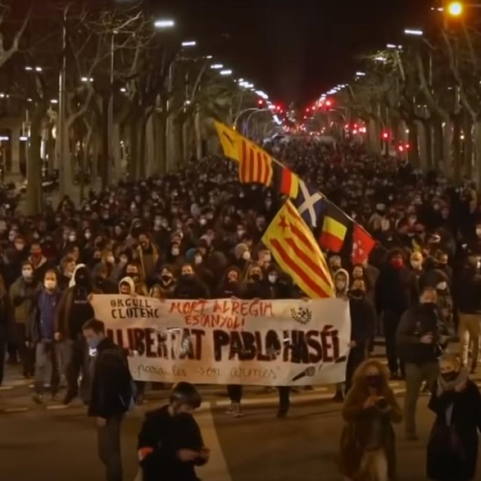Spania. Scandal politic după protestele violente declanşate de încarcerarea unui rapper