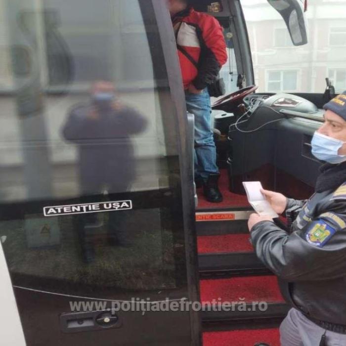 Autocar plin cu pasageri, oprit la vama Albița. Șoferul nu avea permis de conducere. Zeci de persoane, în pericol