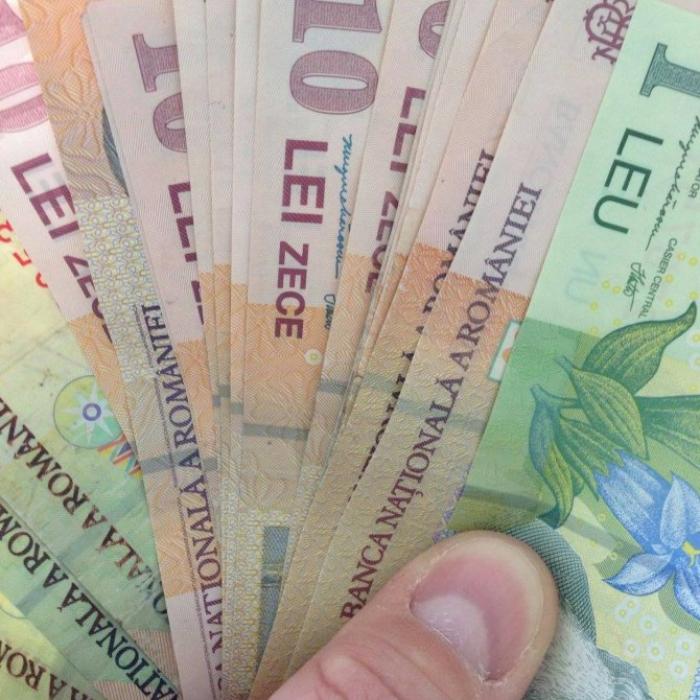 Ce a pățit un român, care a găsit 4.000 de euro şi 47.000 de lei și a uitat să anunțe poliția
