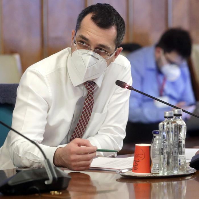 Vlad Voiculescu: "Statul român a plătit politicieni care să-i fure și să-i umilescă, jandarmi care să-i bată"