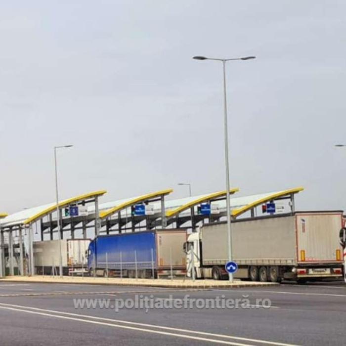 Controale amănunţite la graniţa cu Ungaria. Sute de camioane asteaptă să treacă frontiera