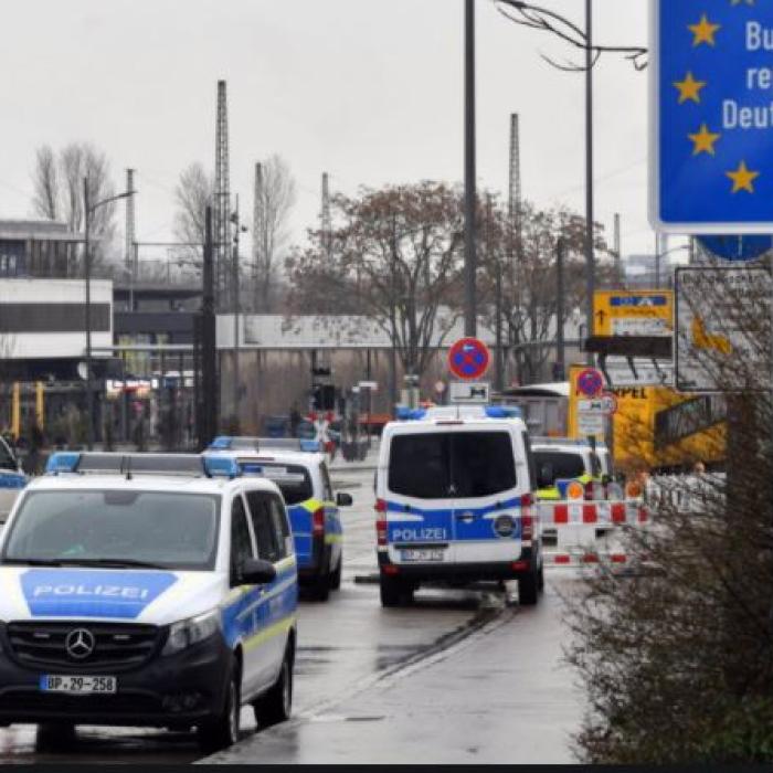 Germania. Șofer român, blocat: Polițiștii au descoperit în duba sa o „avere”