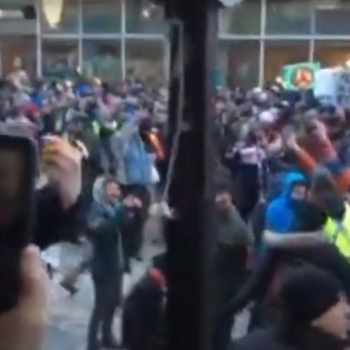 Canada. Proteste în Montreal, împotriva restricţiilor antiepidemice. Ciocniri violente cu forţele de ordine - VIDEO