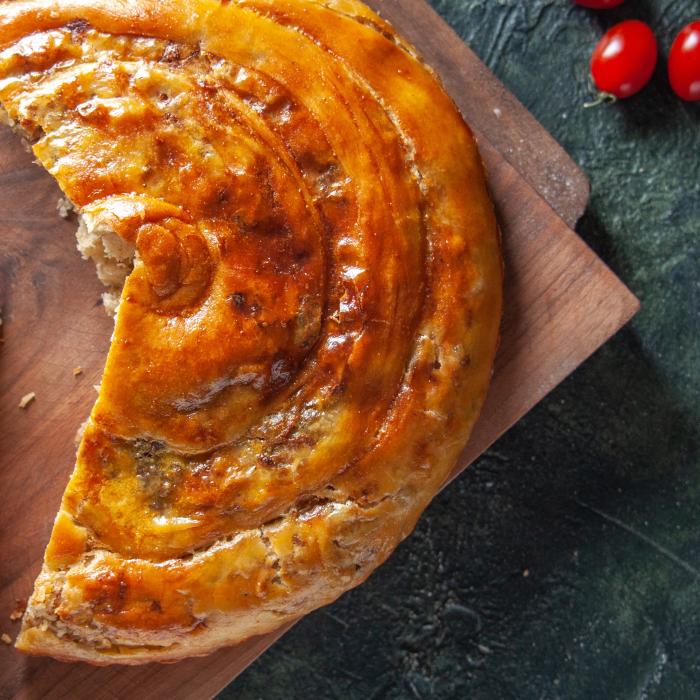 Învârtită cu brânză și codiță de ceapă verde, ca la bunica: O plăcintă ca la carte care întrece toate așteptările