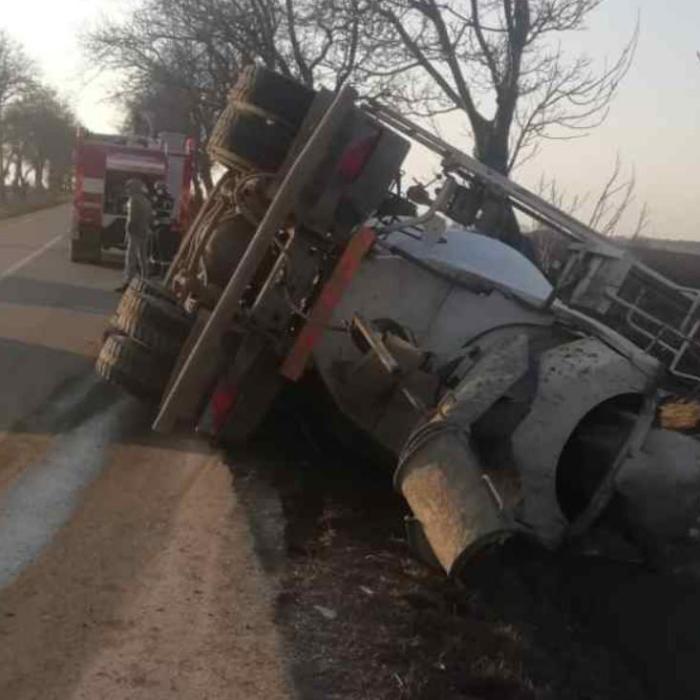 Şofer român, diagnosticat cu COVID-19, după un grav accident în Botoşani