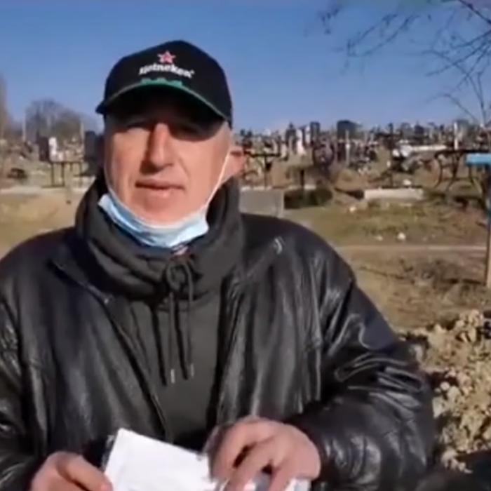 Mort dar viu: Un moldovean întors din străinătate a aflat că e DECEDAT. A găsit chiar și mormântul cu numele său pe cruce
