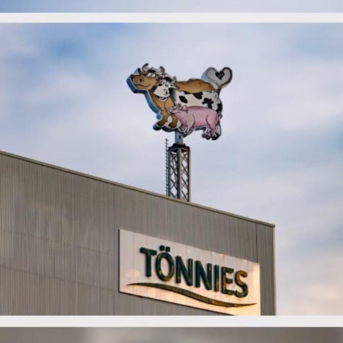 Proprietarul abatorului Tönnies din Germania, unde lucrează mii de români, se gândește să-şi vândă afacerea 