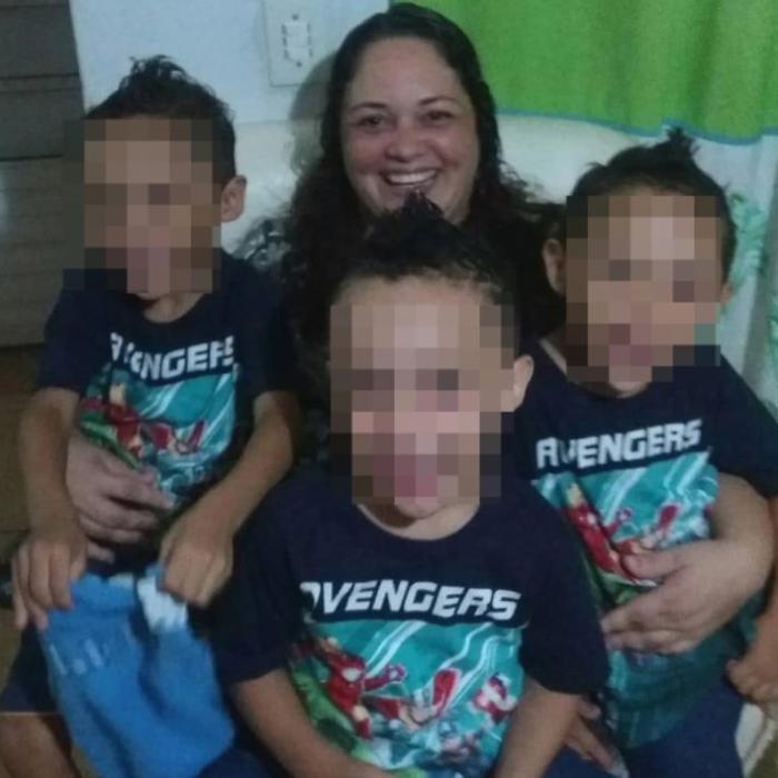 Tripleţi rămaşi orfani, după ce mama a fost răpusă de Covid, iar tatăl și-a pierdut viața într-un accident