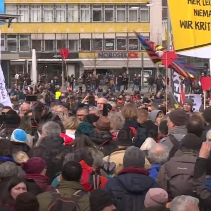 Germania: Confruntări între poliție și manifestanții anti-carantină. Forțele de ordine au folosit gaz iritant