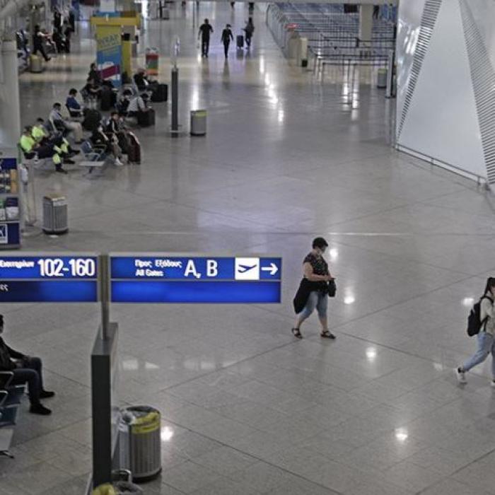 Un grup de migranţi, care se dădeau drept sportivi români, opriți pe aeroportul din Atena