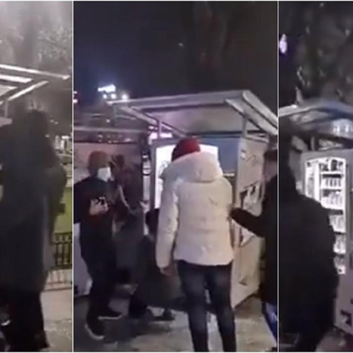 Tinerii protestatari s-au filmat în timp ce sparg și fură din automatele din centrul orașului (VIDEO)