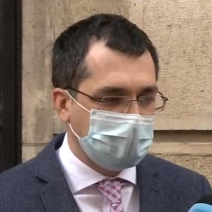 Ministrul Vlad Voiculescu, despre pacienții COVID în stare gravă: "Va fi permisă asistarea religioasă şi vizita familiei"