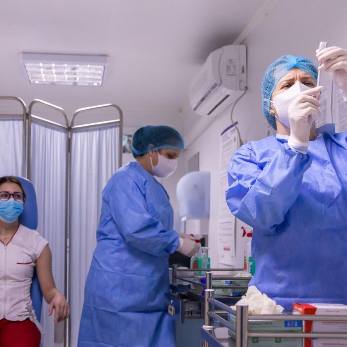 O nouă tranșă de vaccin Pfizer BioNTech sosește în țară luni