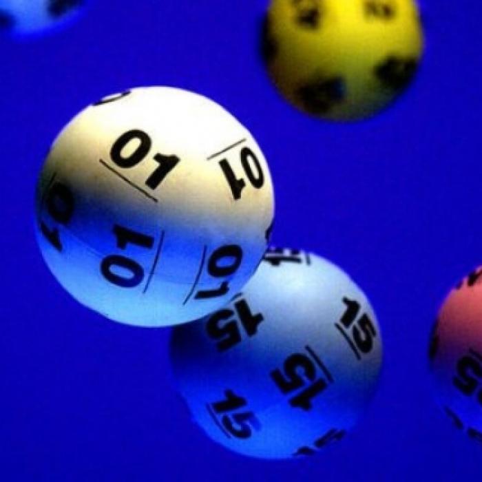Un român, mai bogat cu aproape 900.000 de lei, după ce a jucat la Loto 