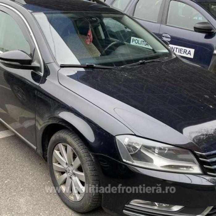 Autoturism căutat de autorităţile din Germania, descoperit la vama Nădlac. Șoferul român a rămas pieton
