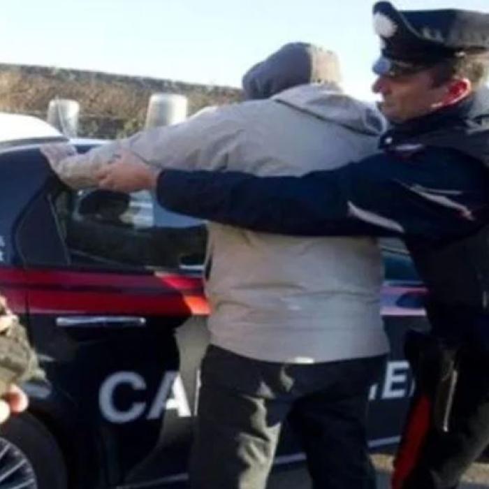 Italia. Un român a ieșit din magazin cu somon și brânzeturi fine, pe care a uitat să le plătească